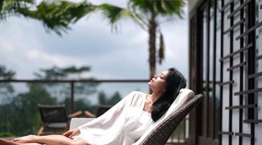 Nikmati Momen Liburan, Ini Potret Lulu Tobing Staycation Di Bali