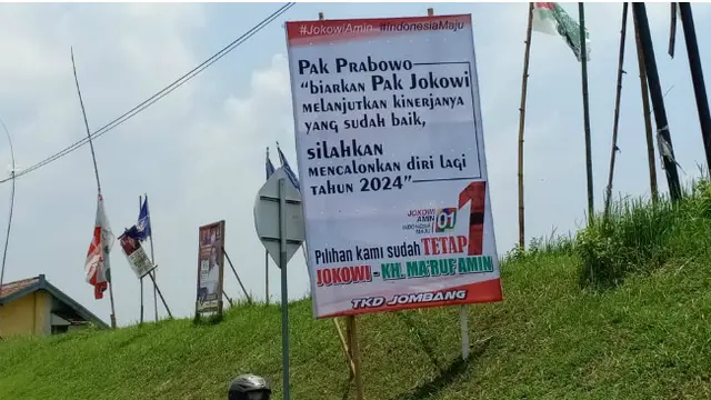 Spanduk Dukungan Jokowi-Ma'ruf Amin Warnai Kampanye Prabowo dan Sandiaga Uno