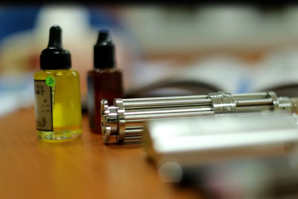 Rokok elektrik atau vape terdiri dari dua hal utama yakni alat (device) dan cairan (liquid). (Foto: Awan Harinto)
