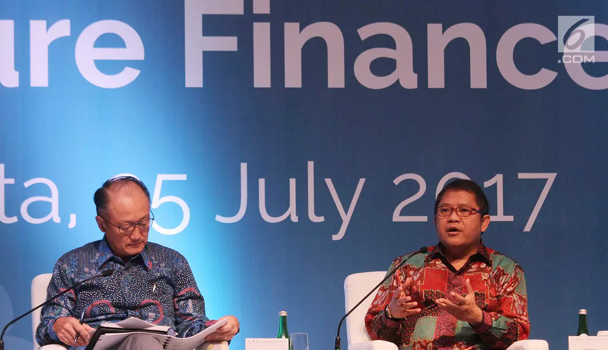  Menkominfo Rudiantara memberikan paparan di IIFF 2017 di Jakarta, Selasa (25/7). Kemenkeu menggandeng PT Sarana Multi Infrastruktur, Penjaminan Infrastruktur Indonesia, Indonesia Infrastructure Finance pada acara tersebut. (Liputan6.com)