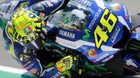 Helm yang didominasi warna kuning dan bertuliskan 'Mugiallo' digunakan Valentino Rossi pada MotoGP Mugello 2016. (dok. rossihelmets.com)