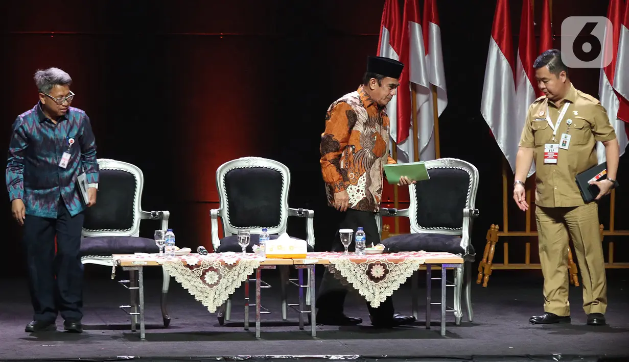 Dirjen Perimbangan Keuangan Kemenkeu Astera Primanto Bhakti, Menteri Agama Fachrul Razi dan Kepala BPSDM Kemendagri Teguh Setyabudi (ki-ka) usai diskusi panel III  Rakornas Indonesia Maju antara Pemerintah Pusat dan Forkopimda di Bogor, Rabu (13/11/2019). (Liputan6.com/Herman Zakharia)