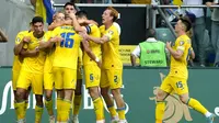 Pemain Ukraina merayakan gol yang dicetak oleh Oleksandr Zinchenko pada matchday kelima Grup C Kualifikasi Euro 2024 di Tarczynski Arena, Polandia, Minggu (10/9/2023). (AP Photo/Czarek Sokolowski)