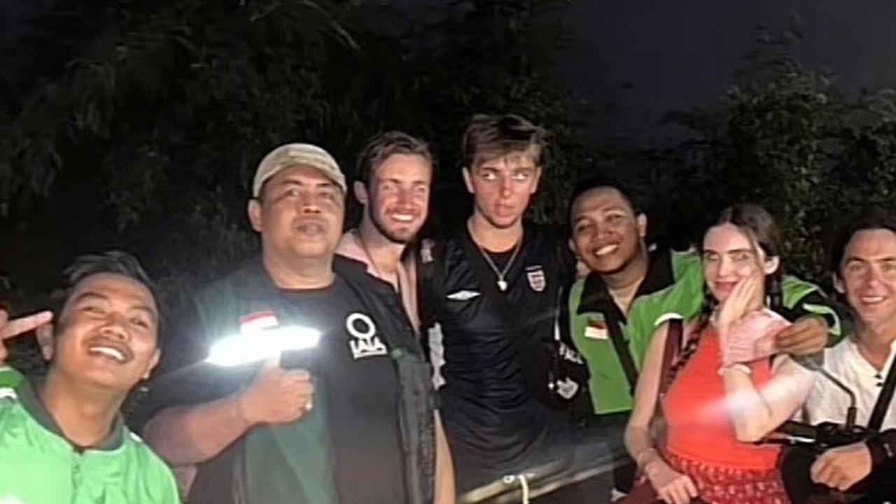 Viral Bule Kehilangan HP di Pantai, Minta Bantuan Ojol dengan Imbalan Uang Rp2 Juta