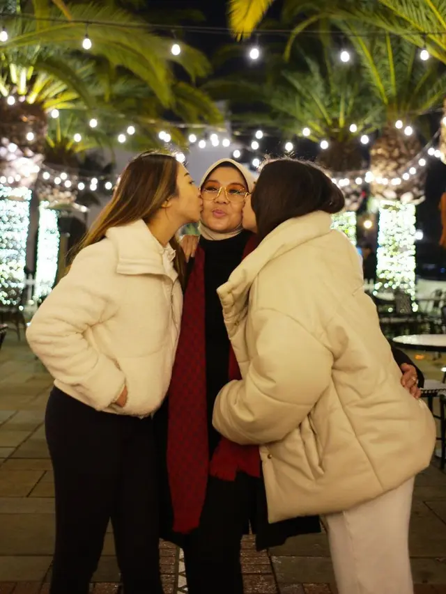 Nikita Willy unggah foto masa kecil bersama ibunda (Instagram/nikitawillyofficial94)