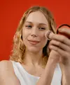 Cloud skin menjadi tren makeup dengan hasil semi matte dan dewy yang membuat kulit tampak halus, sehat, dan natural. [Dok/Pexels.com/MART PRODUCTION].