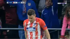 Berita video striker Atletico Madrid, Kevin Gameiro, gagal mencetak gol ke gawang kosong di Liga Champions. This video presented by BallBall.