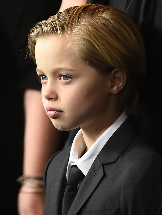 Meski keenam anaknya tinggal bersama Jolie, namun tetap berada di bawah pengawasan pihak DCFS. Penyidikan ini diutamakan pada Pitt yang dituding melakukan kekerasan pada Maddox di pesawat pribadinya menuju Perancis. (AFP/Bintang.com)