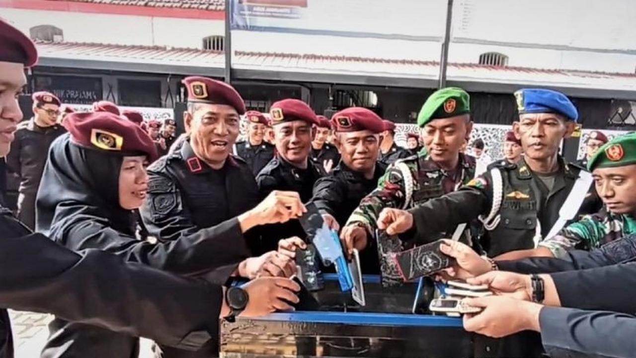 Lapas Ngawi Musnahkan Puluhan HP Hasil Razia, Tegaskan Komitmen Bebas Halinar