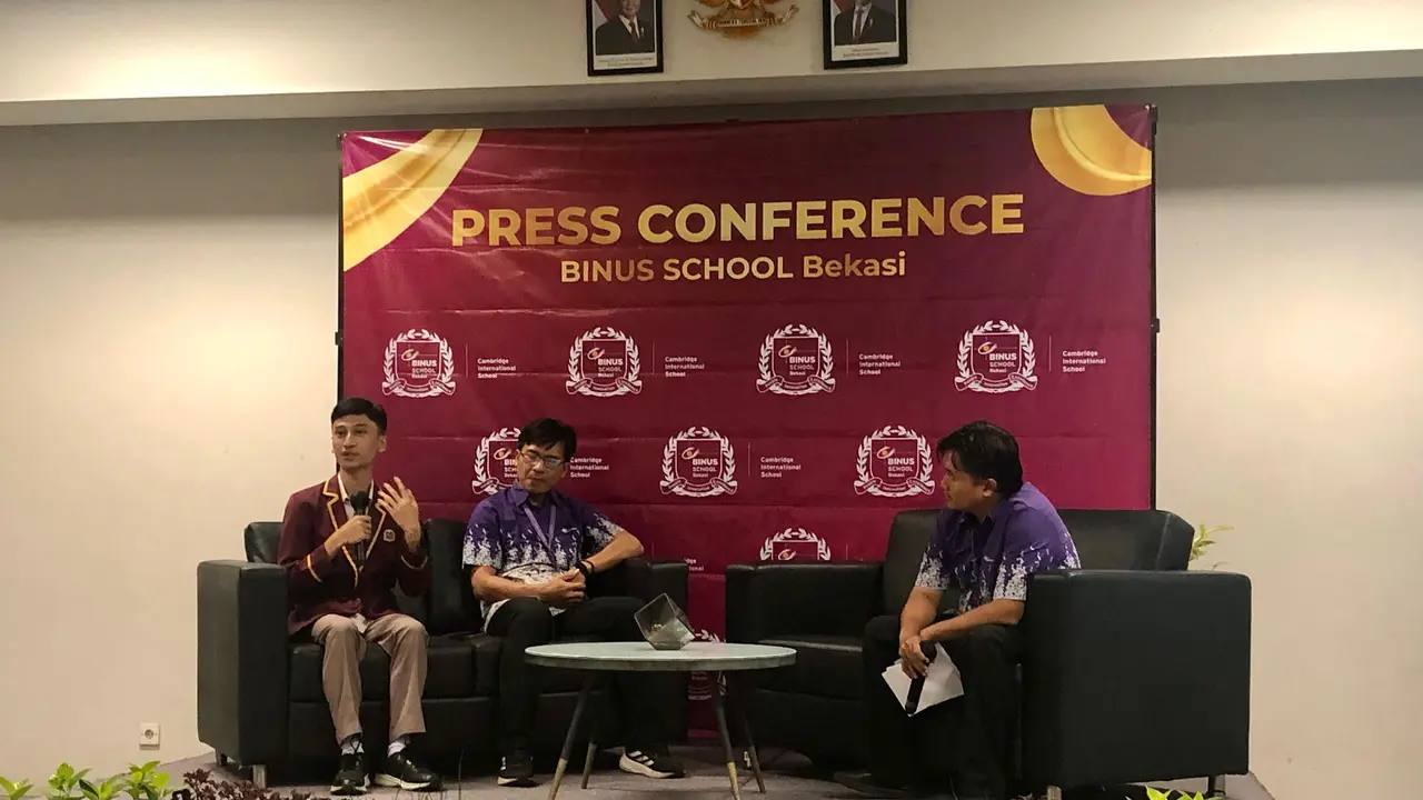 Sesi talkshow pada Press Conference BINUS SCHOOL Bekasi menghadirka Proyek Solar Panel