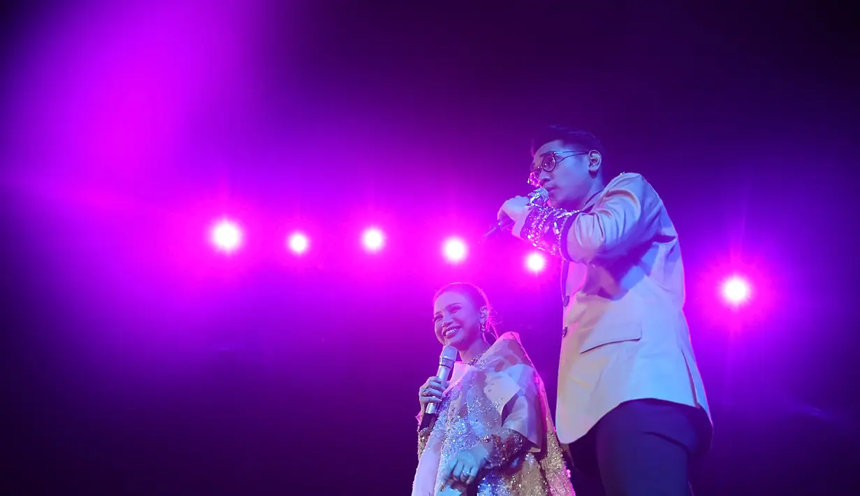 Tampil dalam konser tunggal Rossa, penyanyi lagu Sadis itu sempat mengungkapkan kegugupannya sebelum tampil. Hal itu sempat diungkapkan di atas panggung. (Bambang E. Ros/Bintang.com)