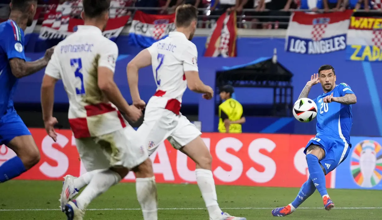 Kemenangan sudah di depan mata, tapi kemudian Mattia Zaccagni menemukan gol penyeimbang untuk Italia di menit ke-90+8. (AP Photo/Petr David Josek)