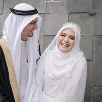 Vebby Palwinta bersama suami (Instagram/vebbypalwinta)