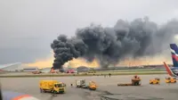 Pesawat Aeroflot Mendarat Darurat dan Terbakar di Moskow, 41 Orang Tewas