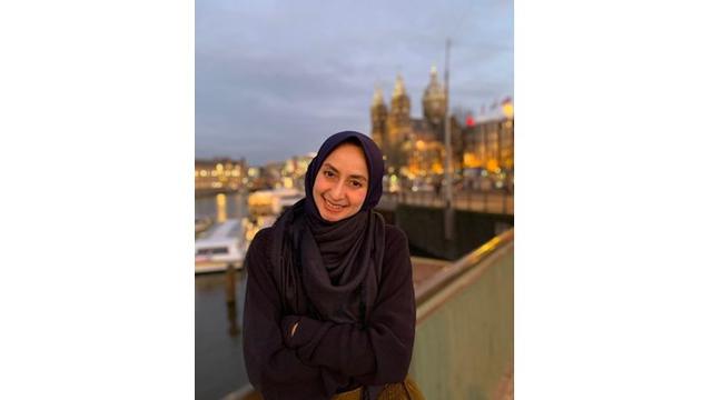 Istri Ramzi ini ternyata bukan orang biasa, ia merupakan mantan model dan bintang sinetron.