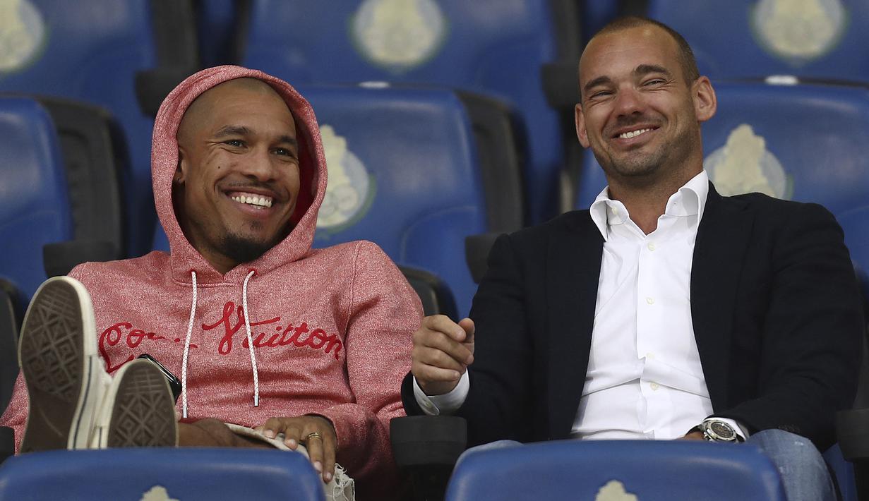 Nigel de Jong (kiri). Eks gelandang bertahan Timnas Belanda yang kini berusia 37 tahun ini sempat menjadi andalan Ajax Amsterdam, Hamburg, Manchester City dan AC Milan mulai musim 2002/2003 hingga 2015/2016. Setelah sempat membela LA Galaxy, Galatasaray dan Mainz 05 hingga 2017/2018, ia melanjutkan karier di Qatar Stars League bersama dua klub, Al Ahli (2018/2019) dan Al Shahania (2019/2020). Bersama Al Ahli ia total tampil dalam 21 laga dengan torehan 4 gol, sementara bersama Al Shahania ia total tampil dalam 23 laga dengan torehan 1 assist. Ia memutuskan pensiun pada Juli 2021. (AFP/Karim Jaafar)