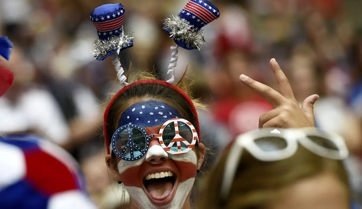 Suporter AS di Final Piala Dunia Wanita 2015. (AFP PHOTO/FRANCK FIFE)