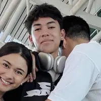 Potret Nana Mirdad dan Andre White Antar sang Anak Jason Deandra (credit: instagram/andrew.white._)