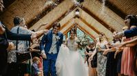 Wedding shoe game questions to make the celebration even more fun. (Photo: Victoria Priessnitz/Unsplash)