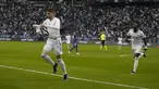 Gelandang Real Madrid, Federico Valverde berselebrasi usai mencetak gol ke gawang Barcelona pada pertandingan semifinal Piala Super Spanyol di Stadion King Fahd di Riyadh, Arab Saudi, Kamis (13/1/2022). Real Madrid menang tipis atas Barcelona 3-2 lewat perpanjangan waktu. (AP Photo/Hassan Ammar)