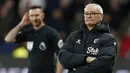 Claudio Ranieri. Pelatih berusia 70 tahun yag sejak tengah musim 2021/2022 berstatus tanpa klub usai meninggalkan Watford ini tercatat pernah menangani 4 klub di Liga Inggris, yaiu Chelsea, Leicester City, Fulham dan Watford. Prestasi fenomenalnya tentu saja saat membawa Leicester City menjadi kampiun Liga Inggris di musim 2015/2016. Usai itu kariernya menurun saat membesut Fulham dan Watford. Terakhir, ia dipecat watford pada tengah musim 2021/2022 yang dibesutnya hanya selama 3 bulan.  (AFP/Ian Kington)