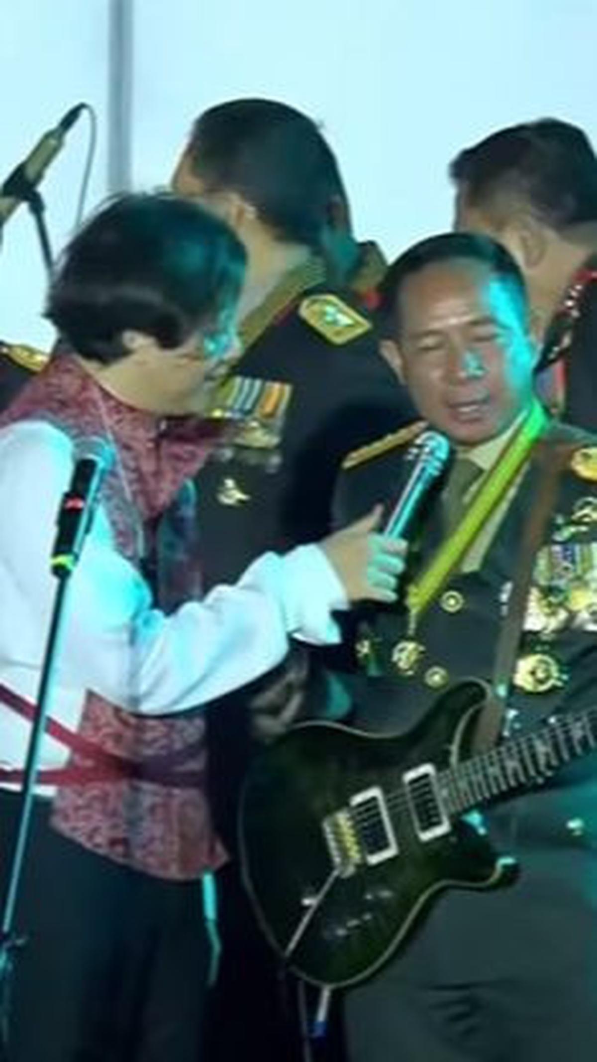<b>Nostalgia Pacaran Panglima TNI</b>
