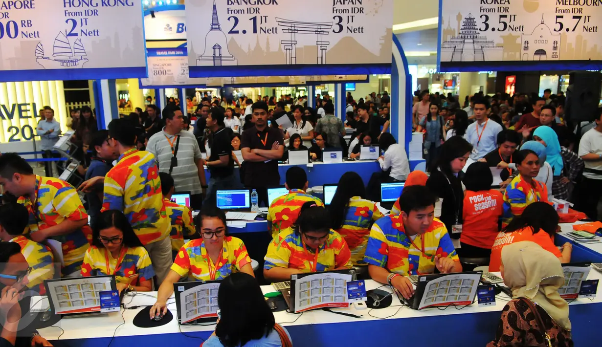 Suasana keramaian Event BCA Travel Fair 2016, Jakarta, (11/03/16). Sedangkan untuk perjalanan pulang-pergi London-Jakarta dibanderol dari harga Rp. 8.000.000 an. (Liputan6.com/Faisal R Syam)
