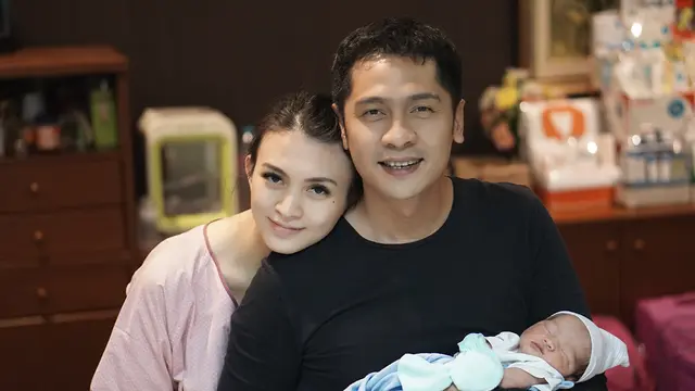 [Bintang] Sibuk Urus Bayi, 3 Seleb Ini Tetap Kelihatan Cantik Natural Tanpa Makeup