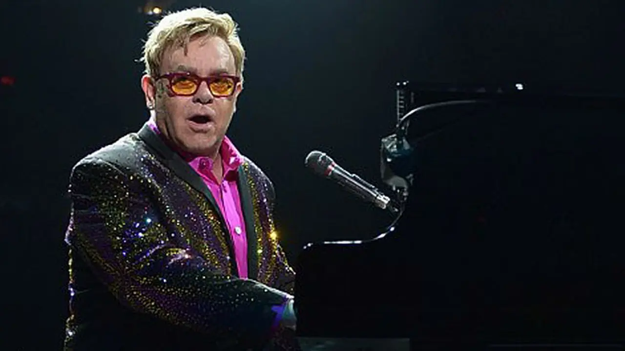 elton-john-131209b.jpg