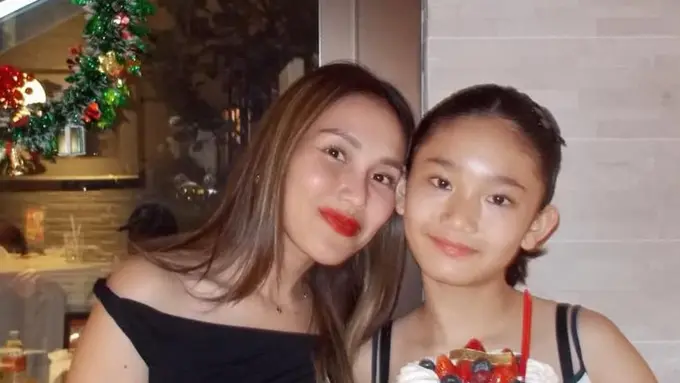 Ayu Ting Ting liburan ke Singapura dan Merayakan Ulang Tahun Bilqis. [@ayutingting92]