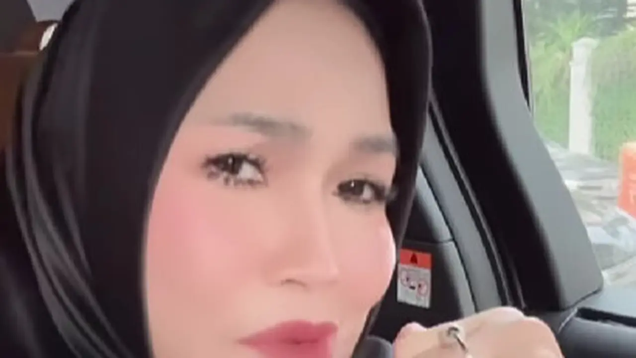 Model Perhiasan ala Ibunda Ayu Ting Ting (Foto: Instagram @mom_ayting92)