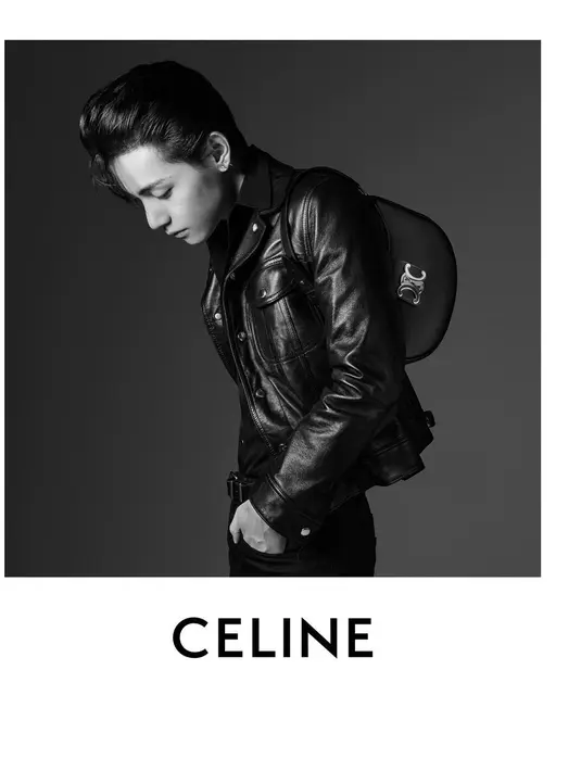 Dalam beberapa foto hitam-putih menunjukkan V BTS dalam balutan outfit Celine dan bergaya gentleman. [Foto: Instagram/thv]