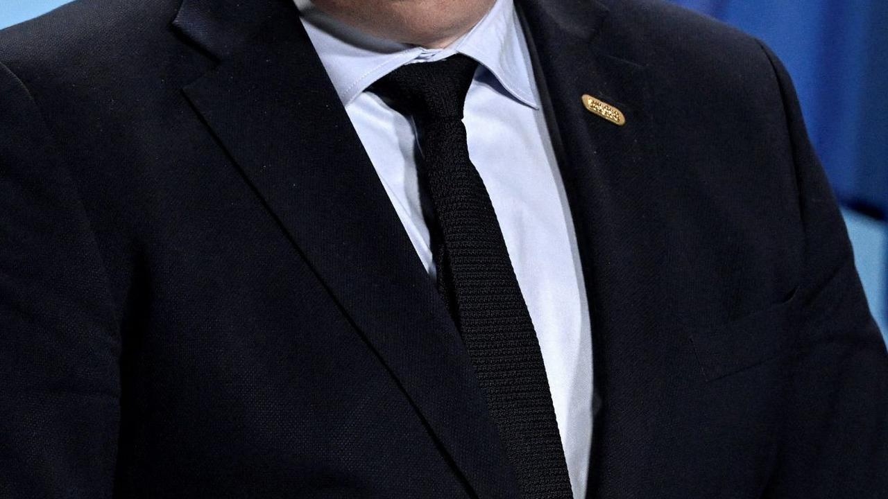 Menteri Kehakiman Gunnar Strommer mengatakan kepada harian Aftonbladet kemarin, keputusan itu diambil berdasarkan pertimbangan kondisi keamanan Swedia yang belakangan mendapat ancaman setelah insiden pembakaran Alquran.