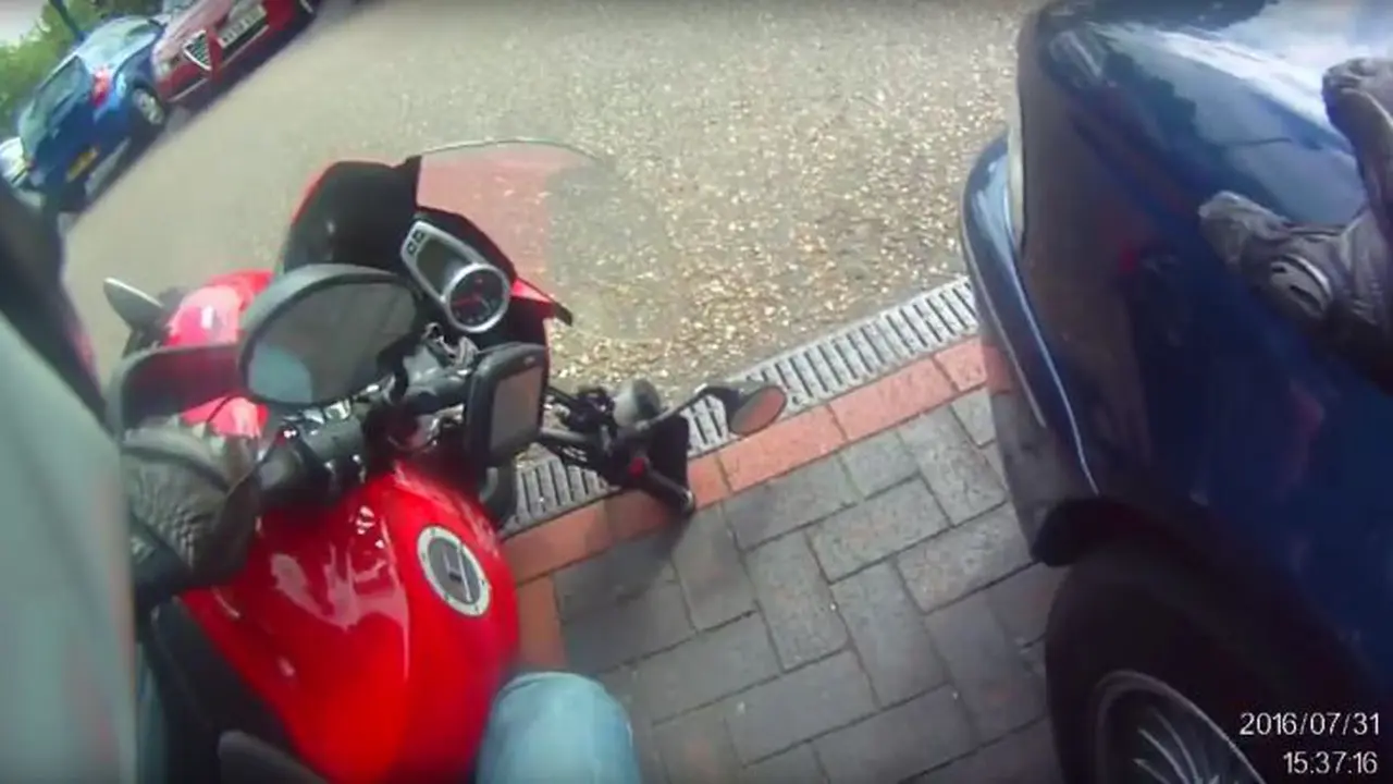 Jatuh dari motor
