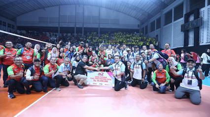 Jakarta Pertamina Enduro (JPE) meraih gelar juara putaran pertama Final Four Proliga 2026, usai kalahkan Gresik Phonska Plus Pupuk Indonesia di GOR Sritex Arena Solo, Kamis (9/4/2026). (Dok. PBVSI)