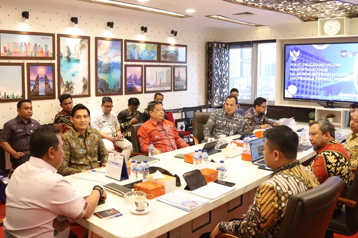 Kementerian Dalam Negeri (Kemendagri) melalui Ditjen Politik dan Pemerintahan Umum memberikan pembekalan khusus kepada Bupati Indramayu, Lucky Hakim.