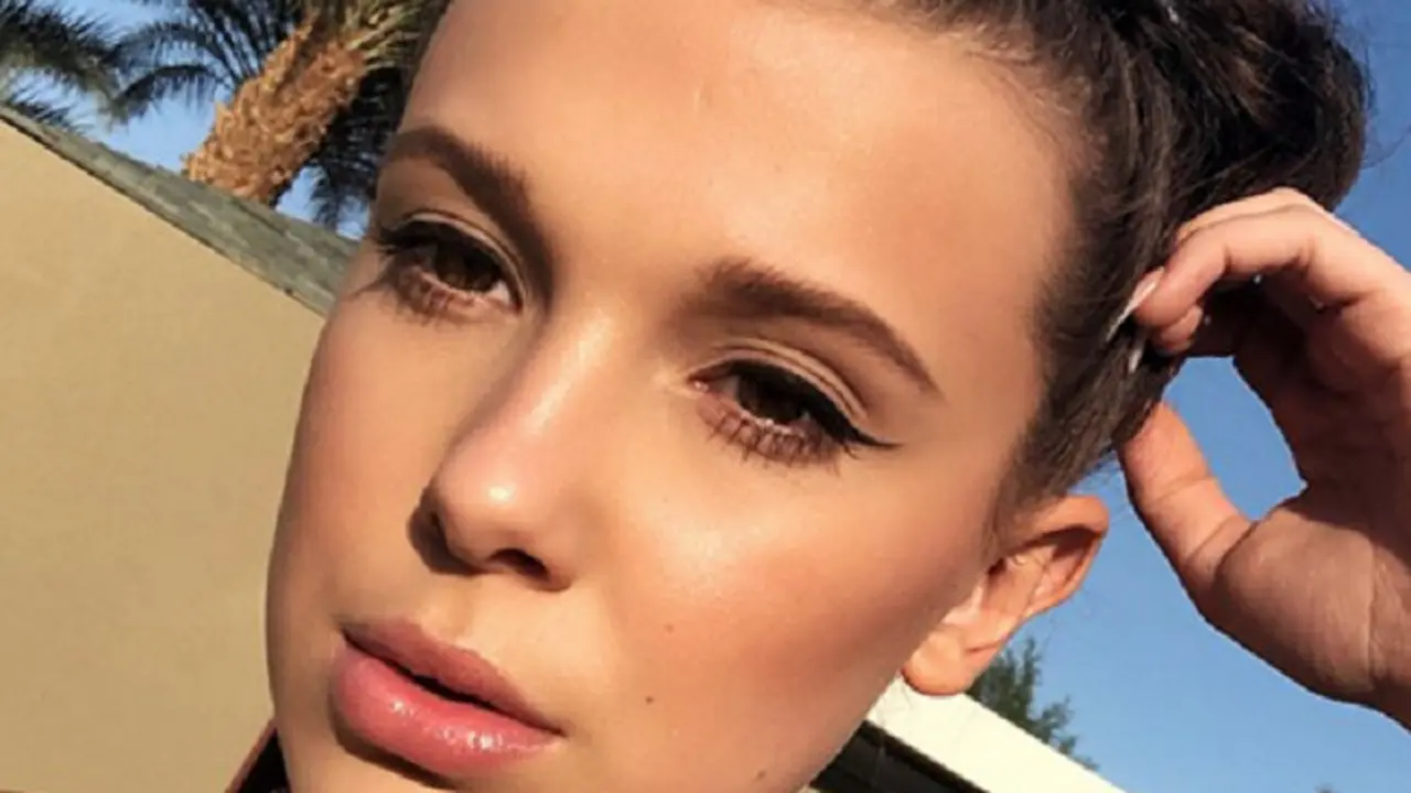 [Bintang] Tampil Quirky di Coachella, Millie Bobby Brown Aplikasikan Gaya Rambut Ini