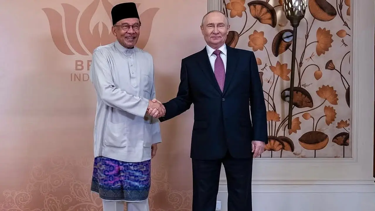 Perdana Menteri Malaysia Anwar Ibrahim dan Presiden Rusia Vladimir Putin bertemu di New Delhi, India, Jumat (11/9/2026), jelang KTT BRICS.