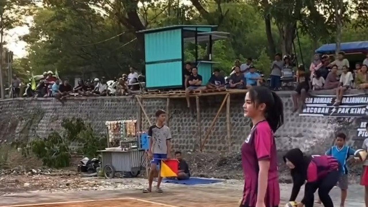 Bella Bonita Menunjukkan Kemampuannya di Olahraga Voli