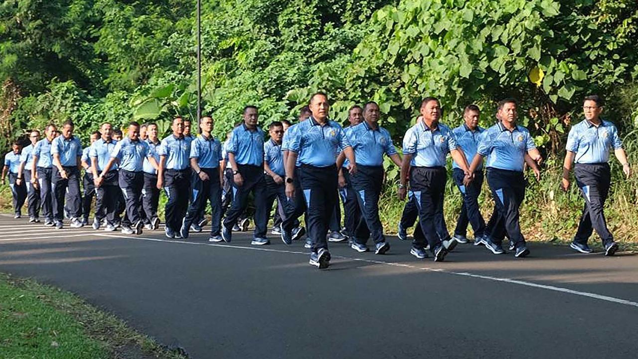 FOTO: Pangkoopsudnas Ajak Prajurit Jalan Sehat, Perkuat Kebugaran dan Soliditas
