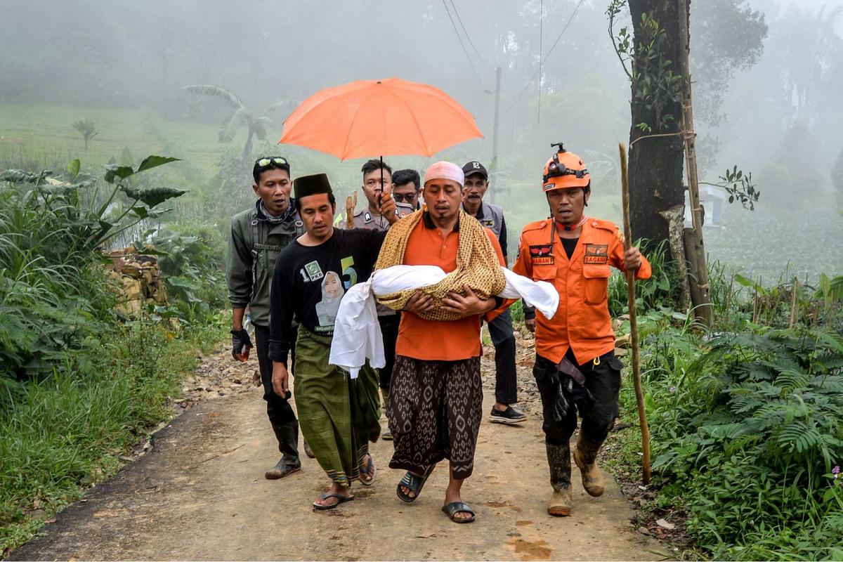 Potret Bencana Tanah Longsor Pekalongan, Korban Tewas Bertambah Jadi 21 orang