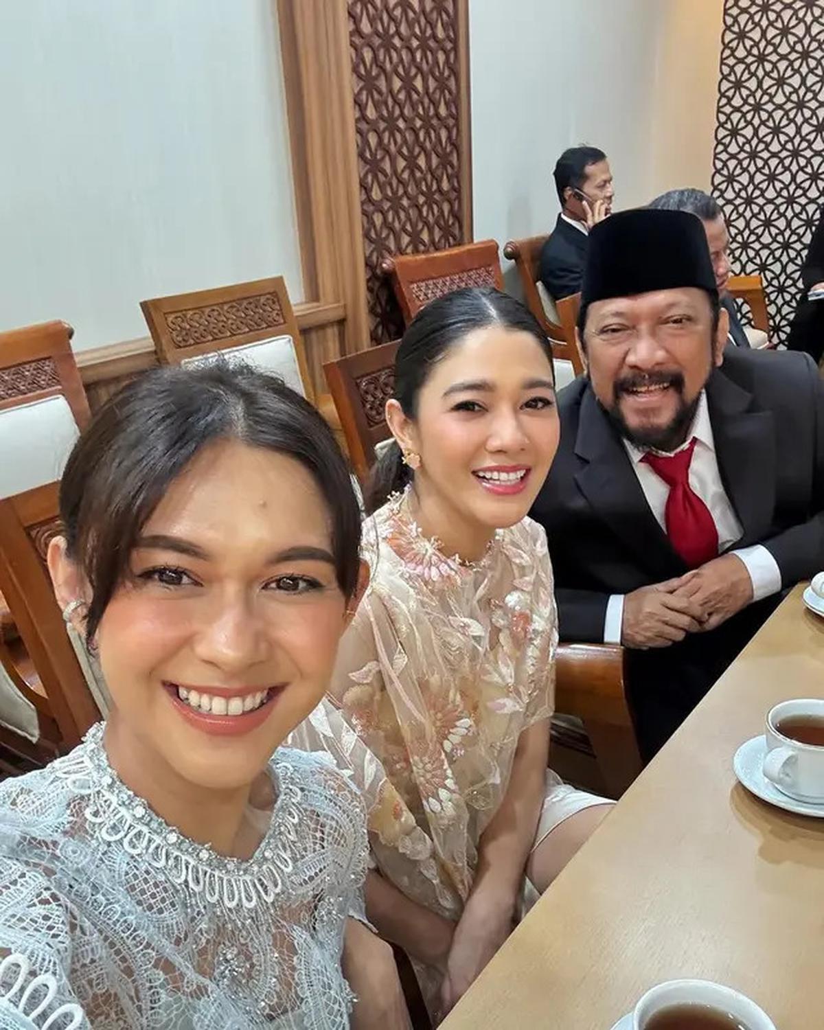 Potret 6 Artis Dampingi Ayah di Acara Pelantikan, Asila Maisa Tampil Memesona