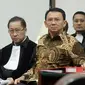 Ekspresi Basuki T Purnama saat menjalani persidangan Lanjutan di Kementan, Jakarta Selatan, Selasa (17/1). Sidang ke-6 mendengarkan empat keterangan saksi dari pihak penuntut umum. (Liputan6.com/Resa Esnir/Pool)