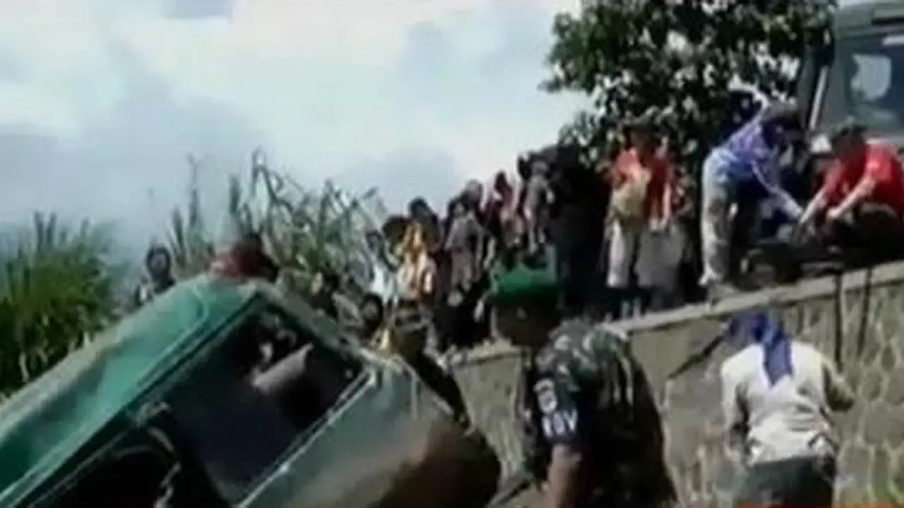 Evakuasi Korban Banjir Bandang Garut