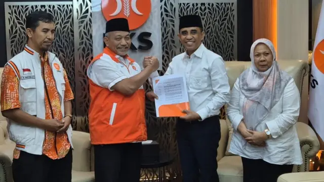 Partai Keadilan Sejahtera (PKS) memberikan surat rekomendasi untuk Anwar Hafid-Reny Lamadjido sebagai bakal calon gubernur dan wakil gubernur Sulawesi Tengah.