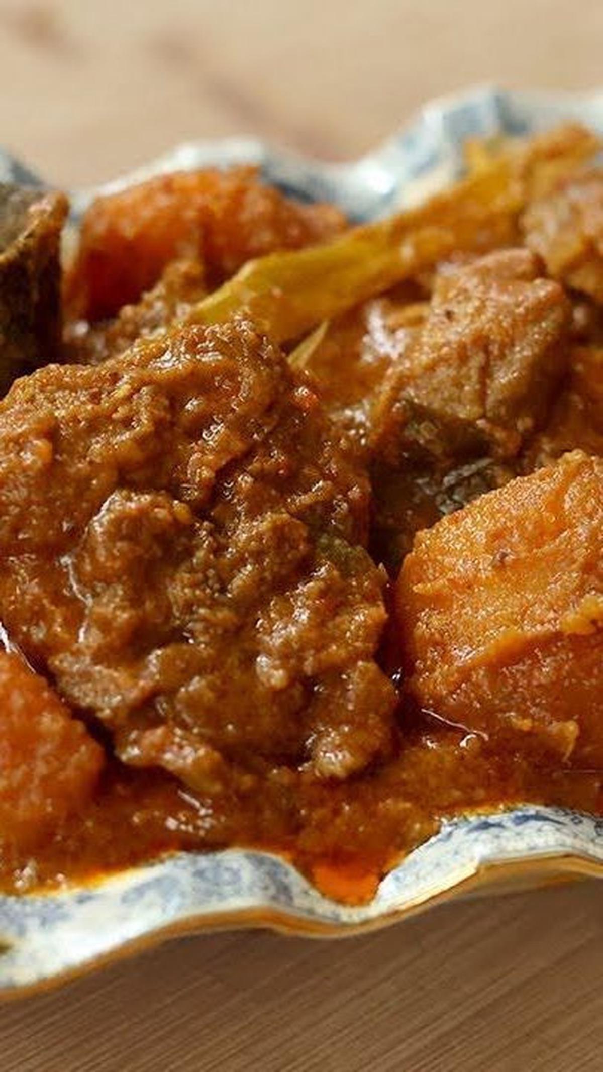 5. Kalio Daging Pedas
