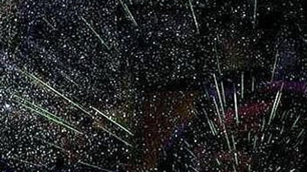 Meteorid atau 'bintang jatuh', merupakan benda langit yang terlihat 'jatuh' di malam hari.  Berbentuk bola gas panas dengan ukuran dan massa yang sangat besar. Bahkan ukurannya melebihi bumi.