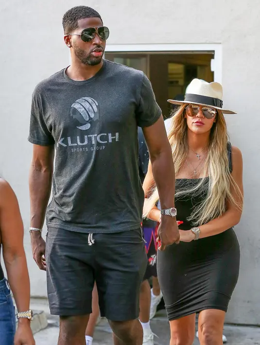 Hal itu dikarenakan Khloe Kardashian merasa banyak orang yang ingin hubungannya dan Tristan Thompson berakhir. (Us Weekly)