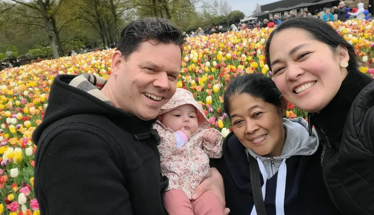 Mengunjungi berbagai tempat indah pun menjadi agenda yang tak terlewatkan. [Foto: Instagram/graciaz14]