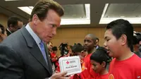 Mantan Gubernur California Arnold Schwarzenegger saat pilkada. (Dokumentasi VOA News)